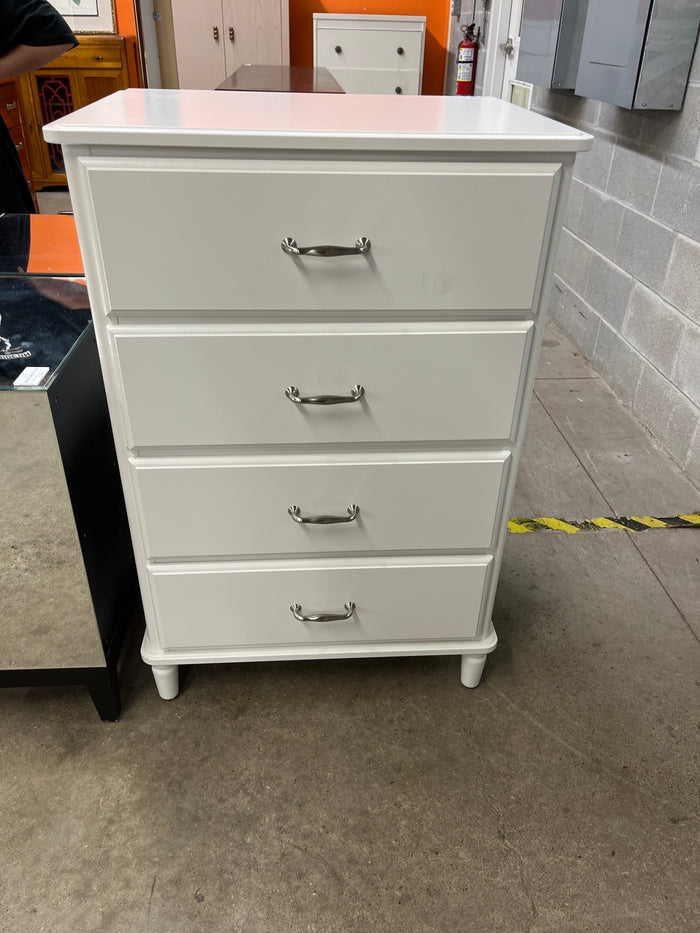 27"W 4 Drawer Dresser
