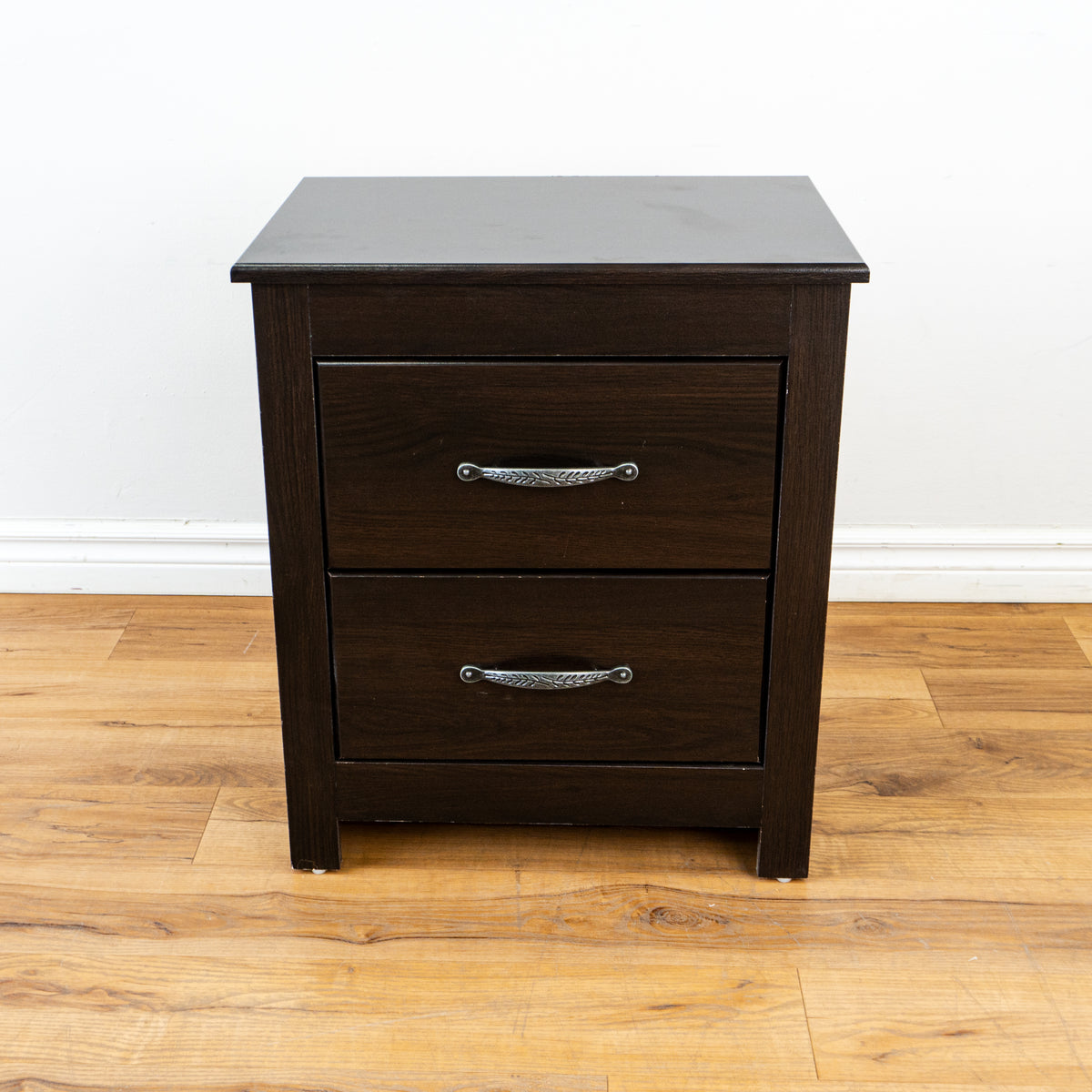 21-inch 2-Drawer Night Stand in Dark Oak