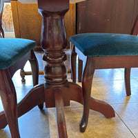 Margareta Round Scalloped Table Set