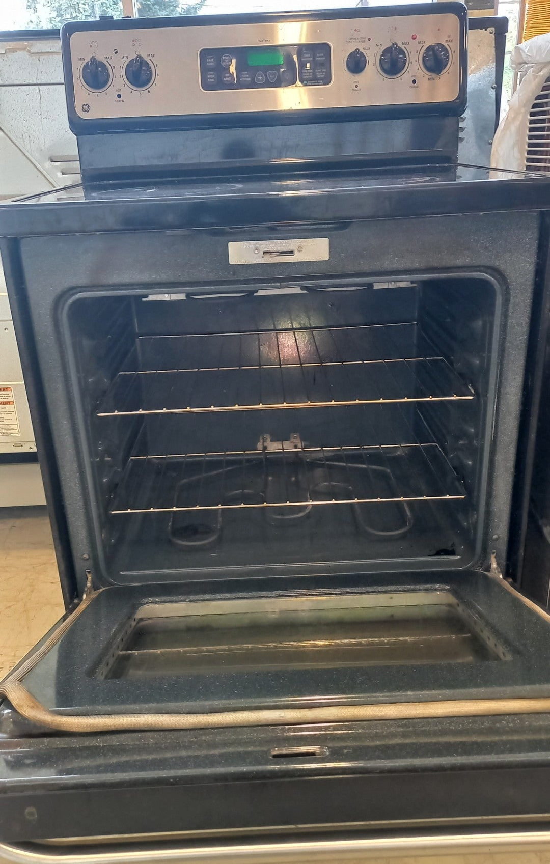General Electric Electric Range with Five Burners