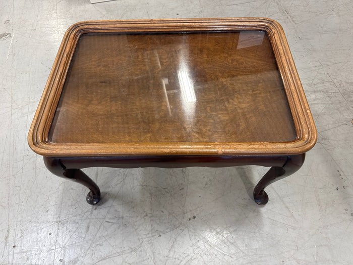 28 In. Wide Vintage Wood Side Table Featuring Queen Anne-style Cabriole Legs And A Tray-Style Top.