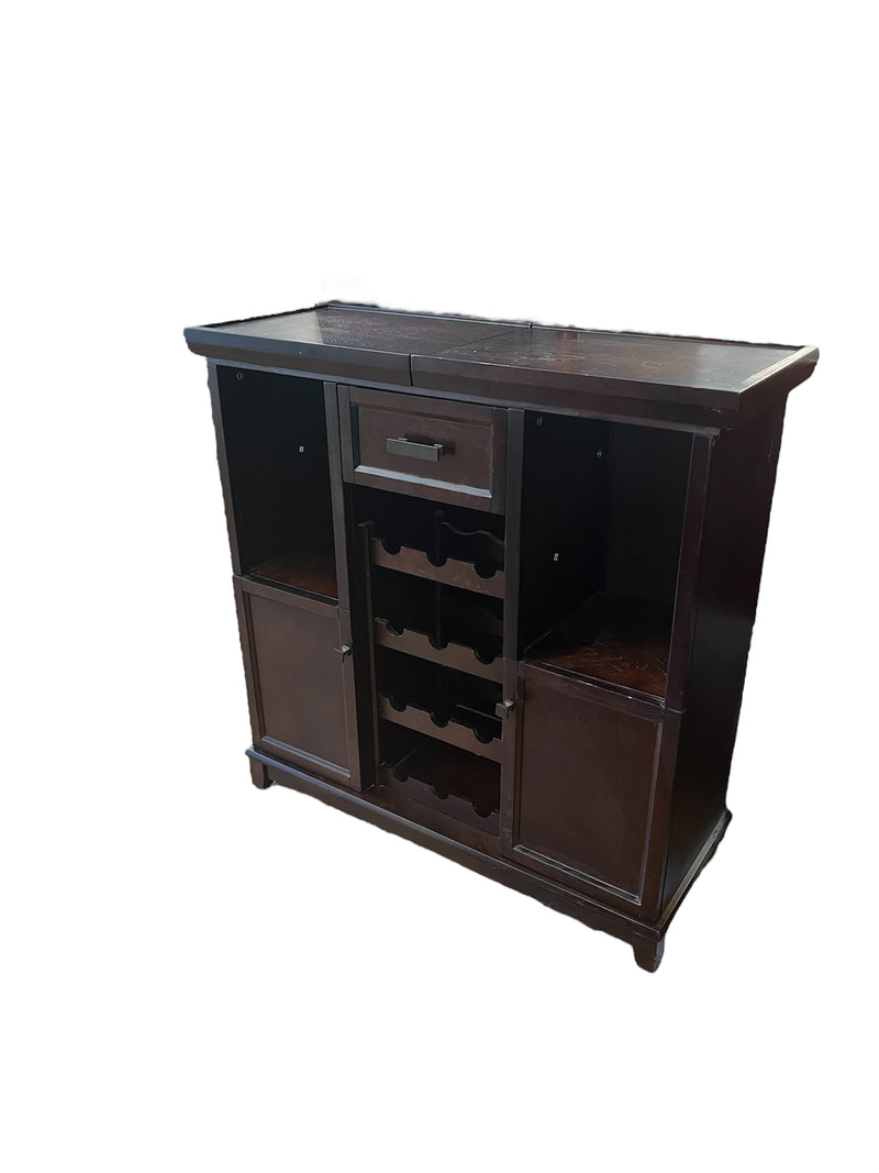 Extendable Liqueur Cabinet With Removable Cutting Board
