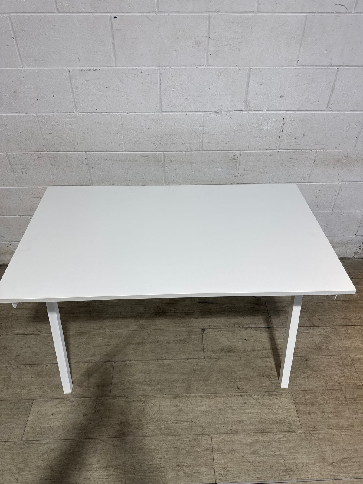Chisto White Study Desk