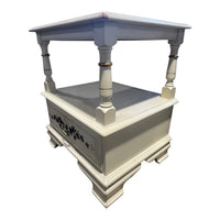 Traditional Vilas Nightstand
