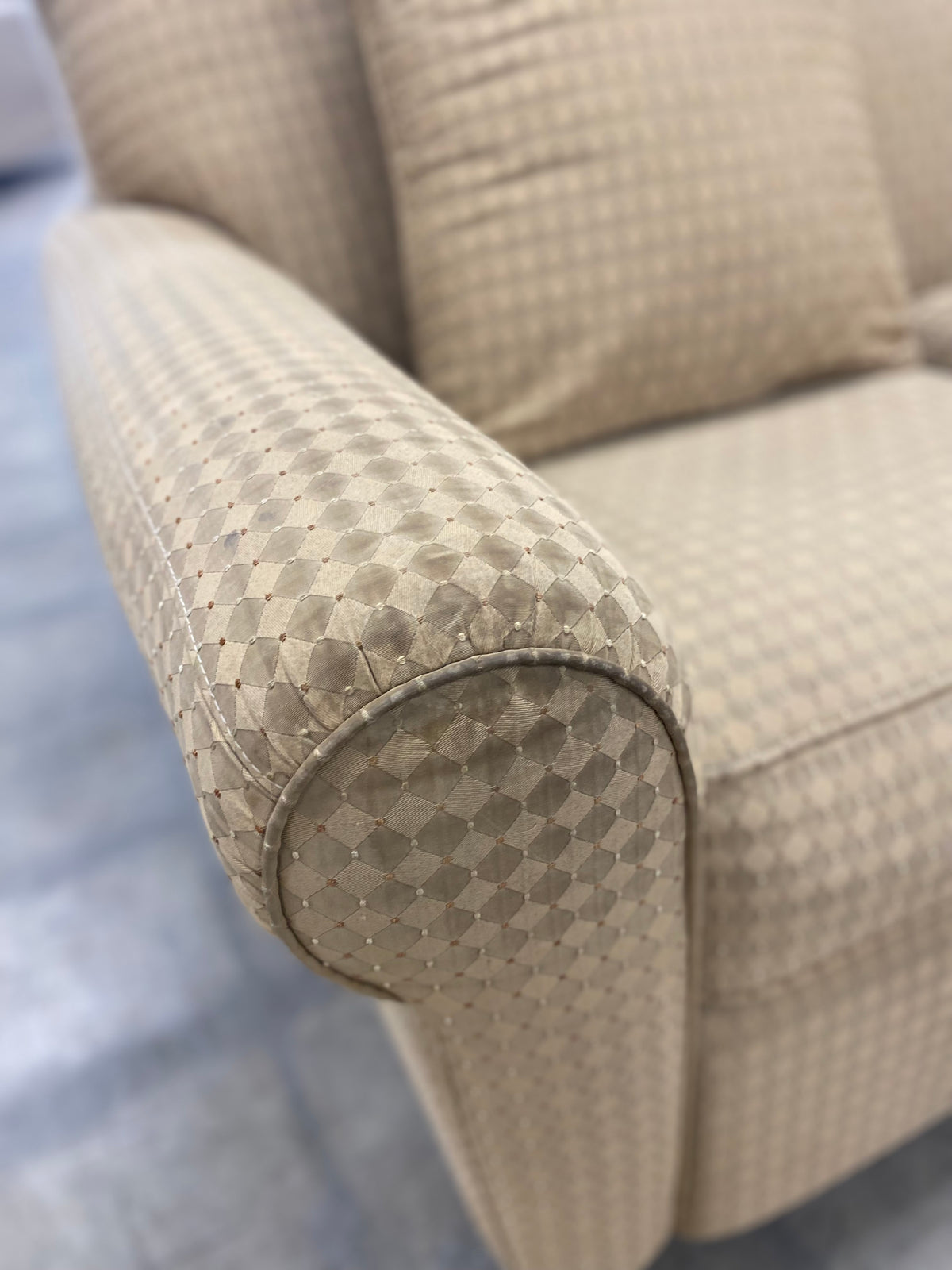 Champagne Patterned Electric Reclining Loveseat