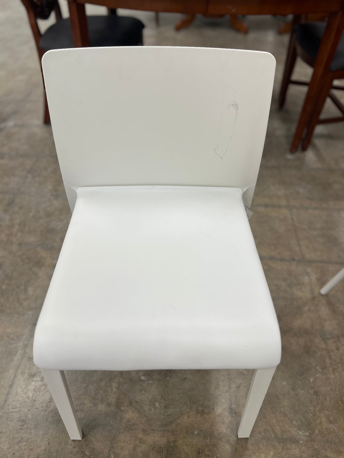 White Plastic Chair w/ Plastic Legs