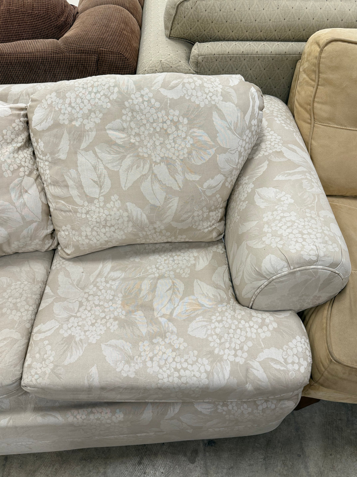 Traditional 3-Seater Floral Damask Cream Sofa