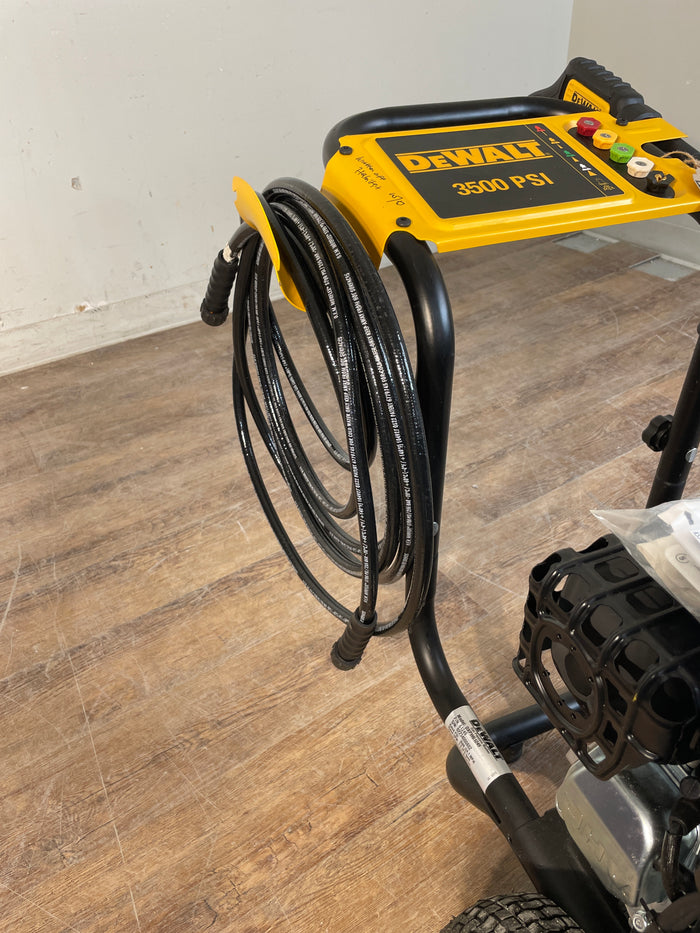 DEWALT 3500 PSI 2.5 GPM Gas Pressure Washer