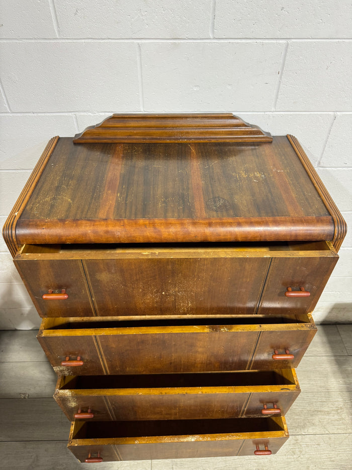 Wooden dresser w/4 drawers