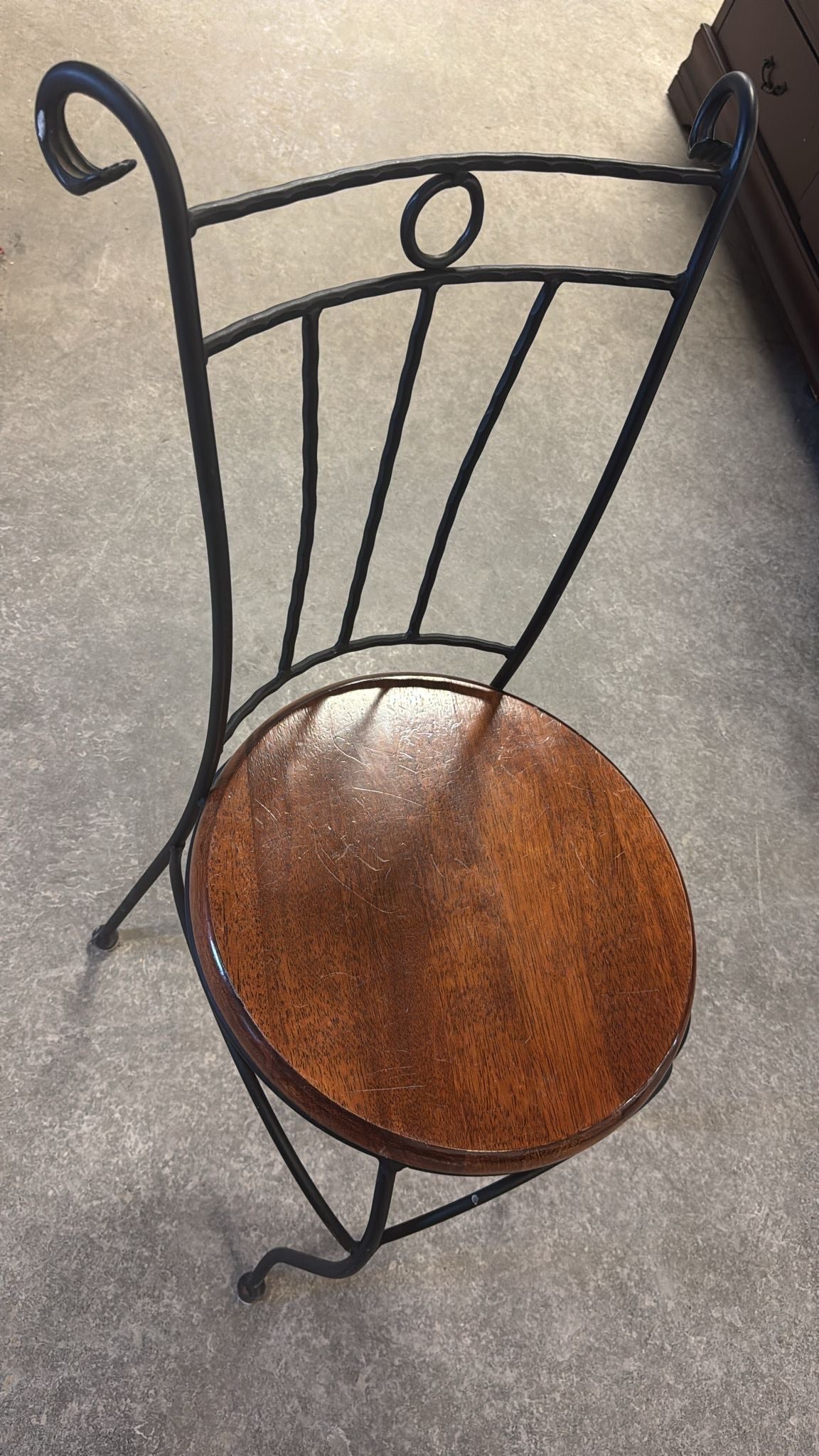 wooden  Round Table with 4 chairs