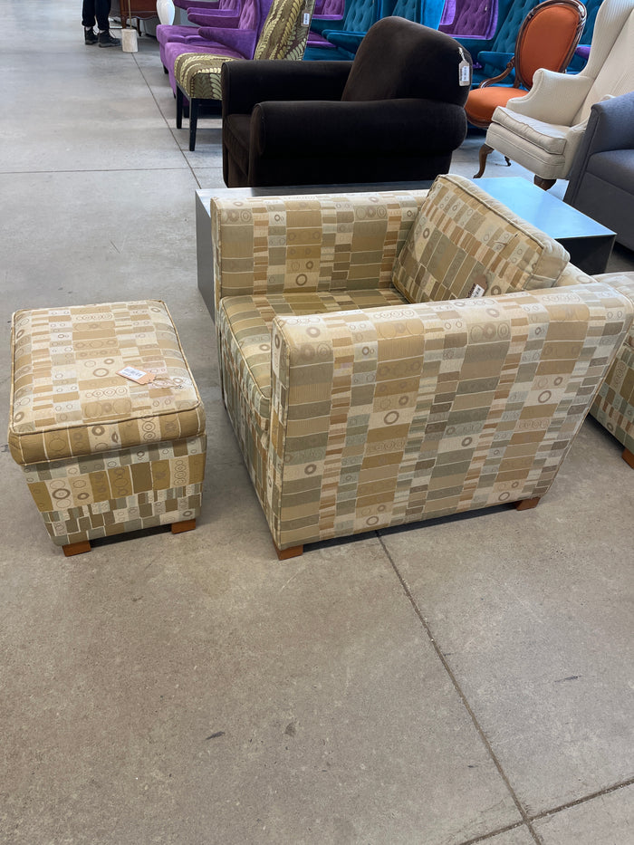 33” Armchair With Ottoman