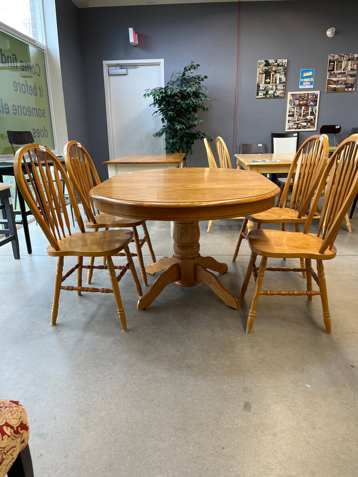 41"W Dining Table with 4 Chairs and 1 Leaf