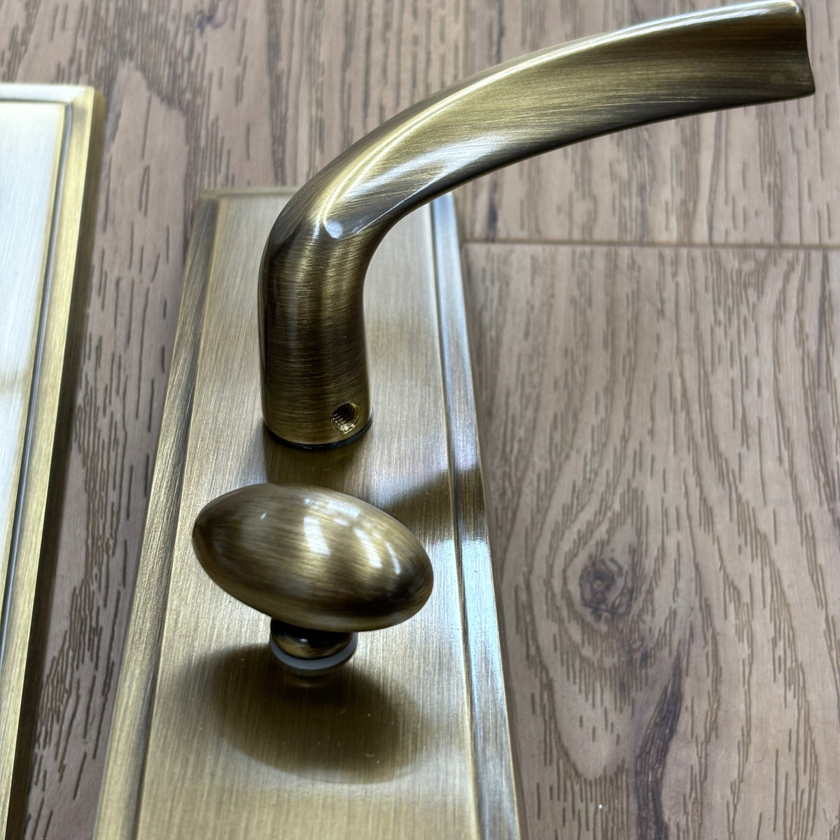 Right-Handed Brass Door Lever Set with Thumb Turn, 8525BOSSEMRHUS5