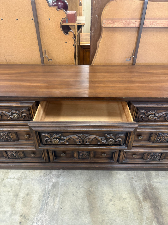 Vintage Mediterranean 9-Drawer Styled Dresser