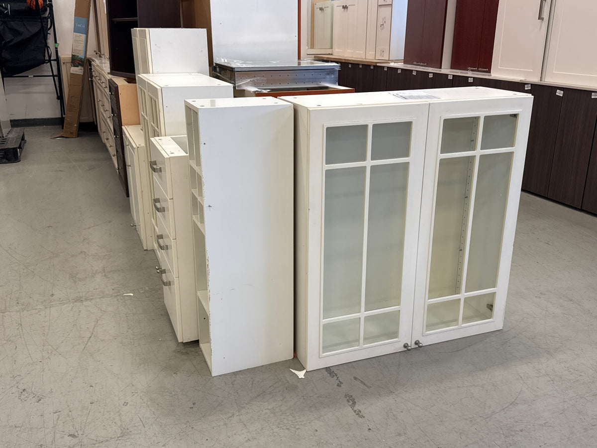 White kitchen Cabinets