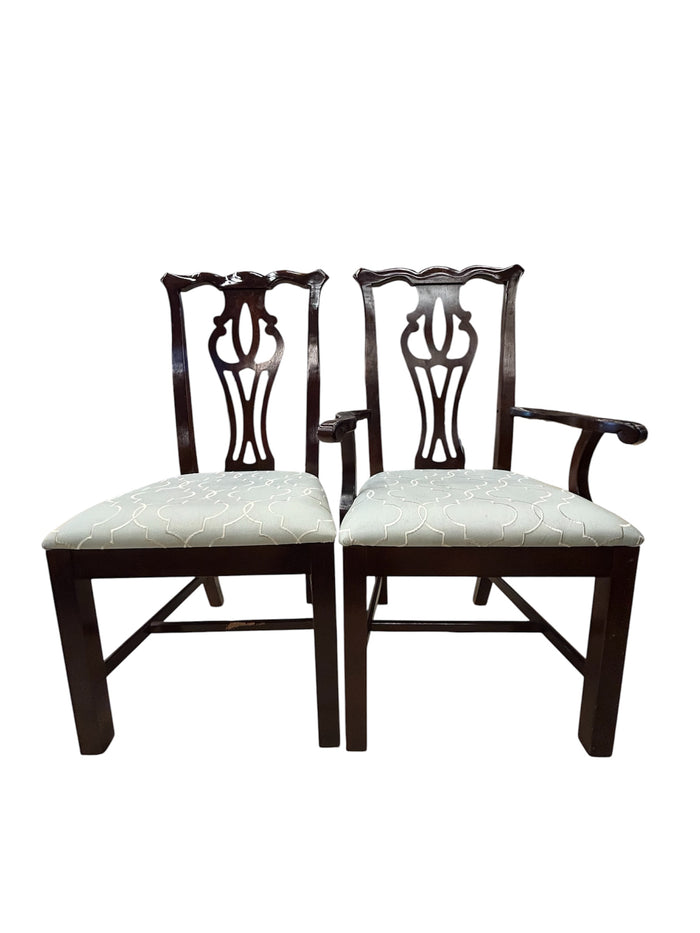 Chansons Traditional Dining Set (A Table with Eight Chairs)
