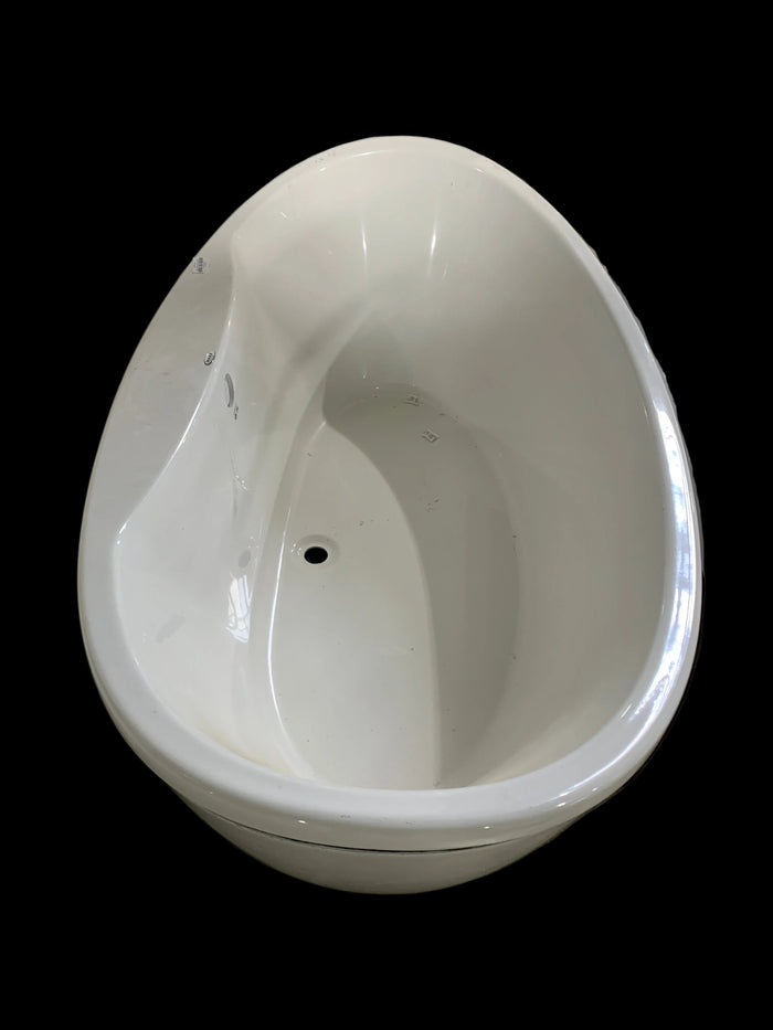 Maax Oval Freestanding Bathtub