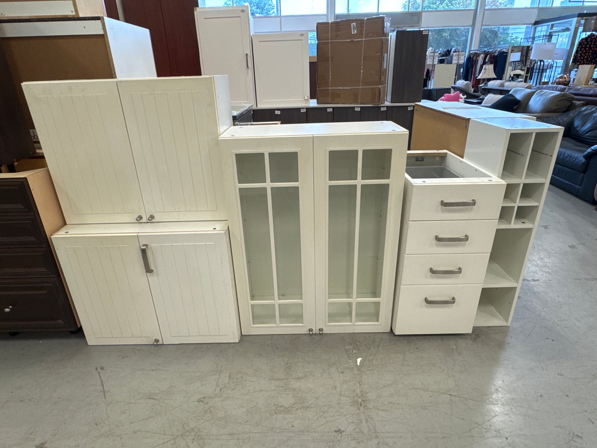 White kitchen Cabinets