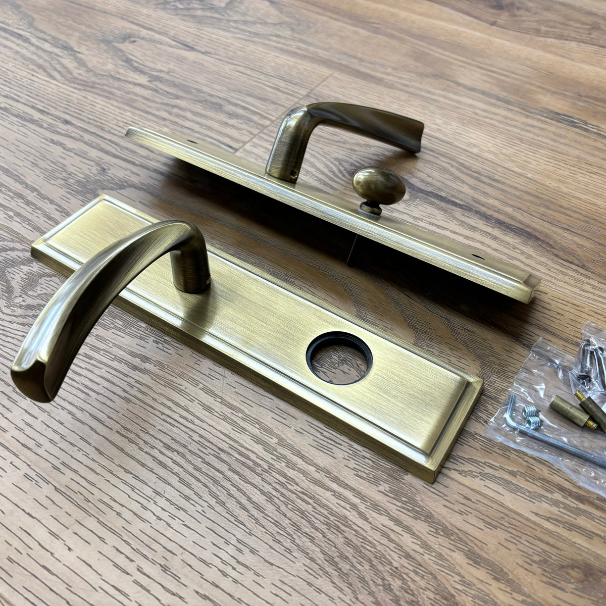Right-Handed Brass Door Lever Set with Thumb Turn, 8525BOSSEMRHUS5