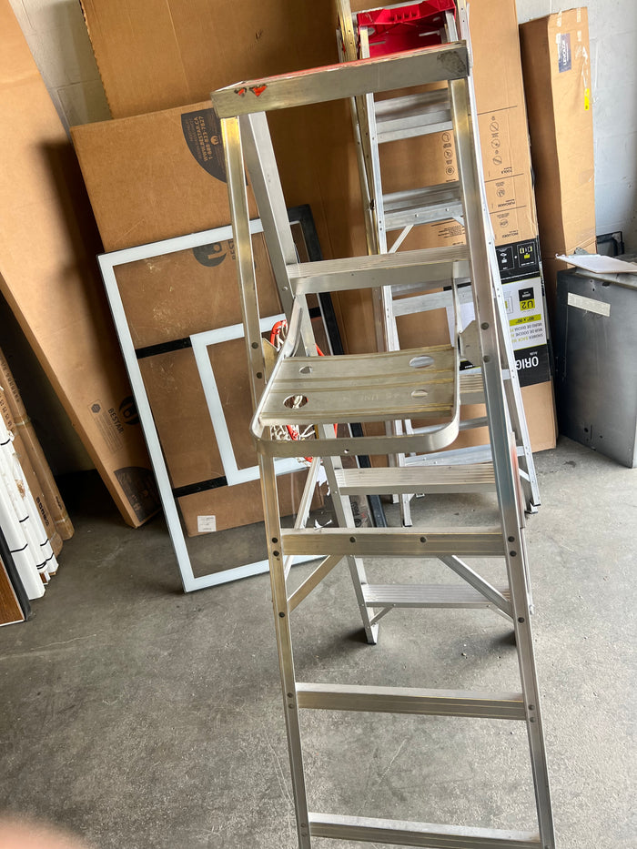 6ft Step ladder with Shelf