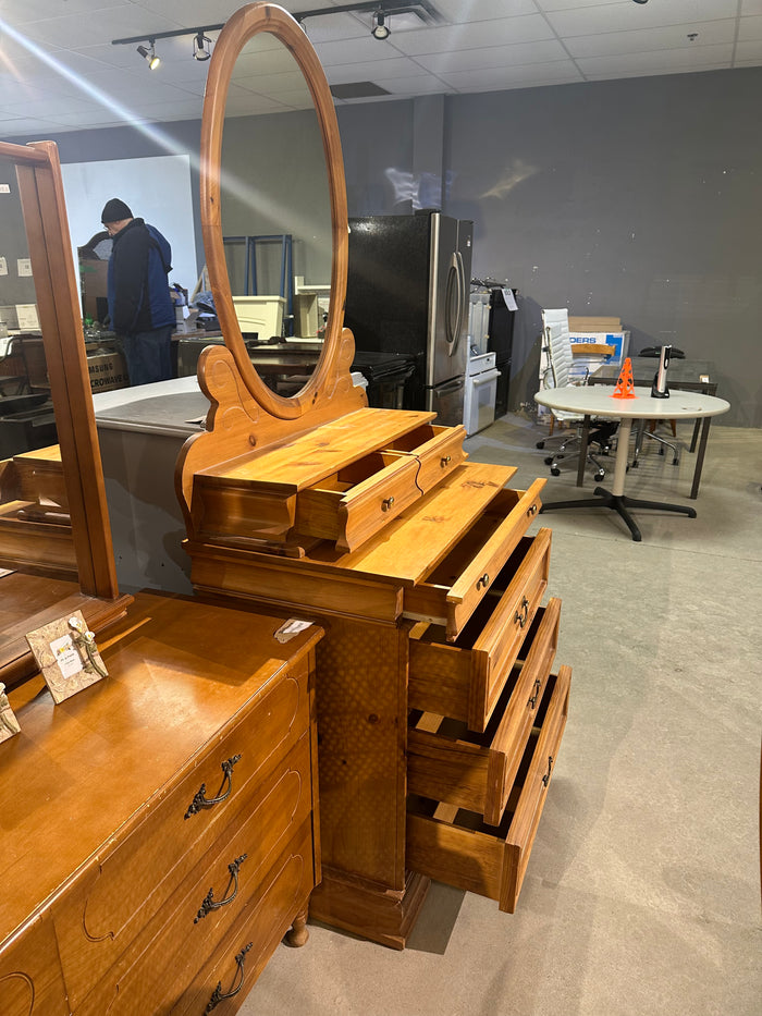 Dresser with Detachable Mirror