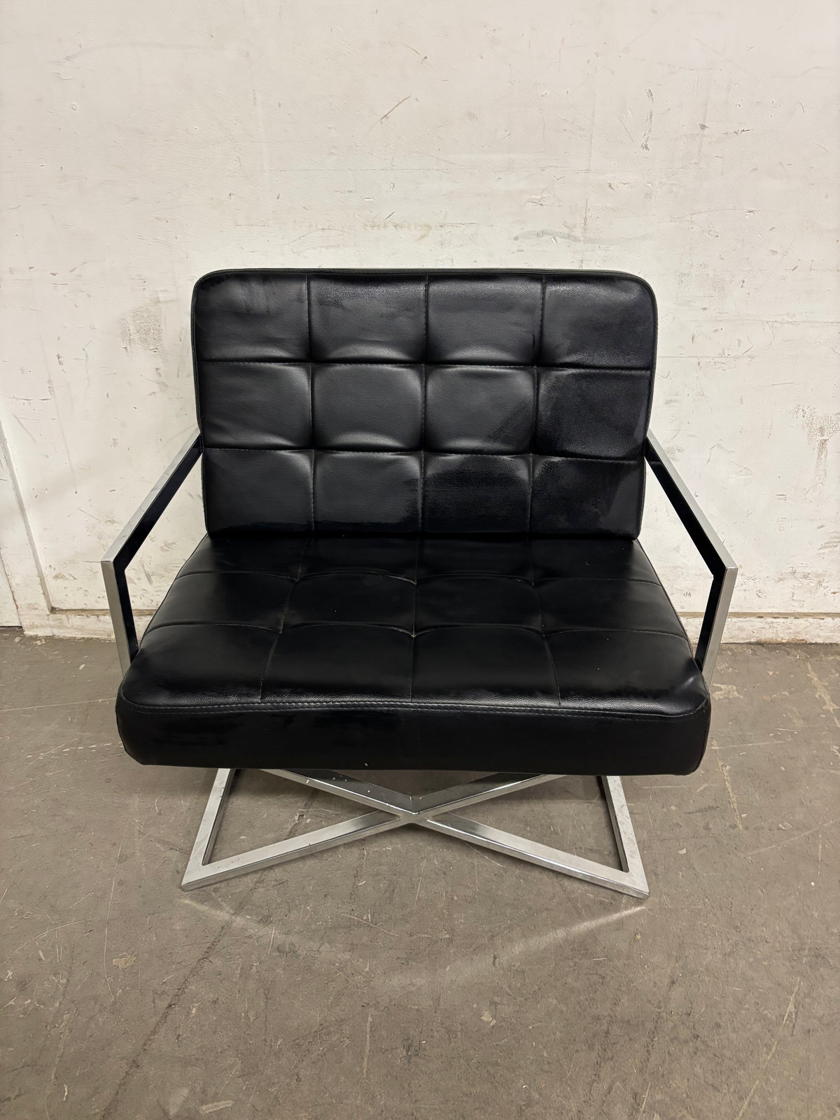 28.5"W Black Faux Leather Lounge Chair