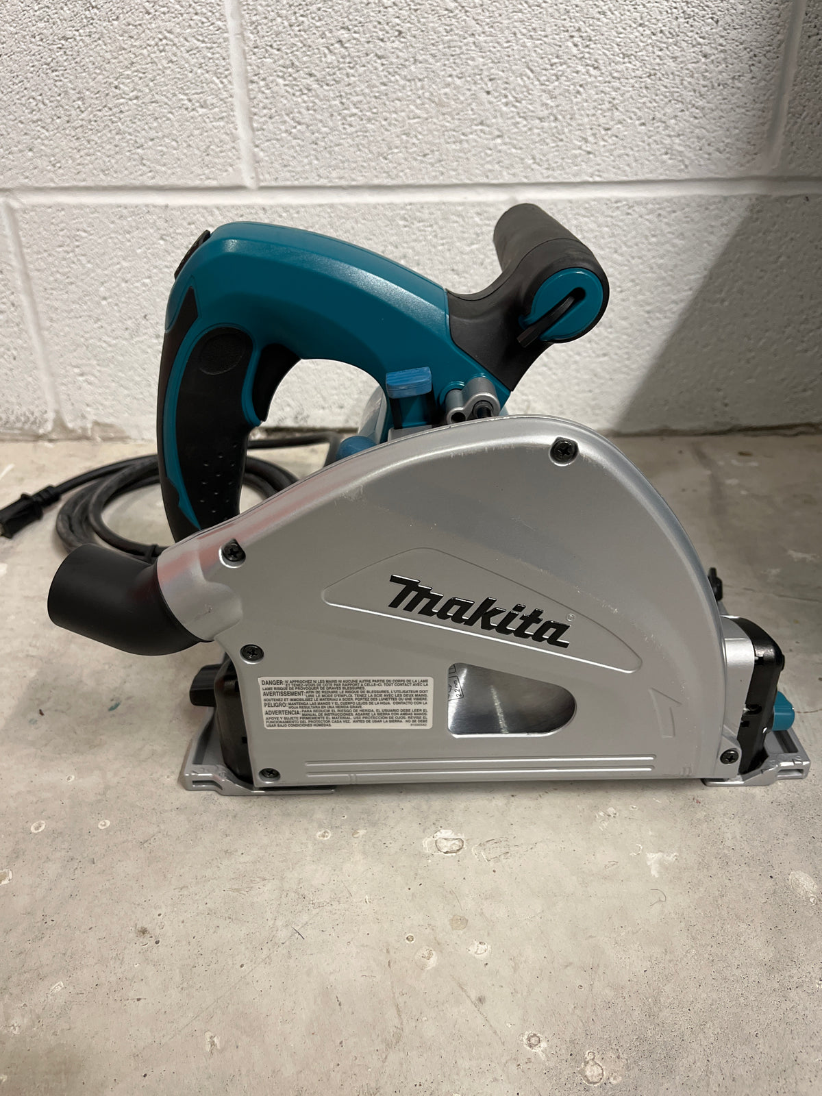 6.5" Makita Plunge Cut Circular Saw