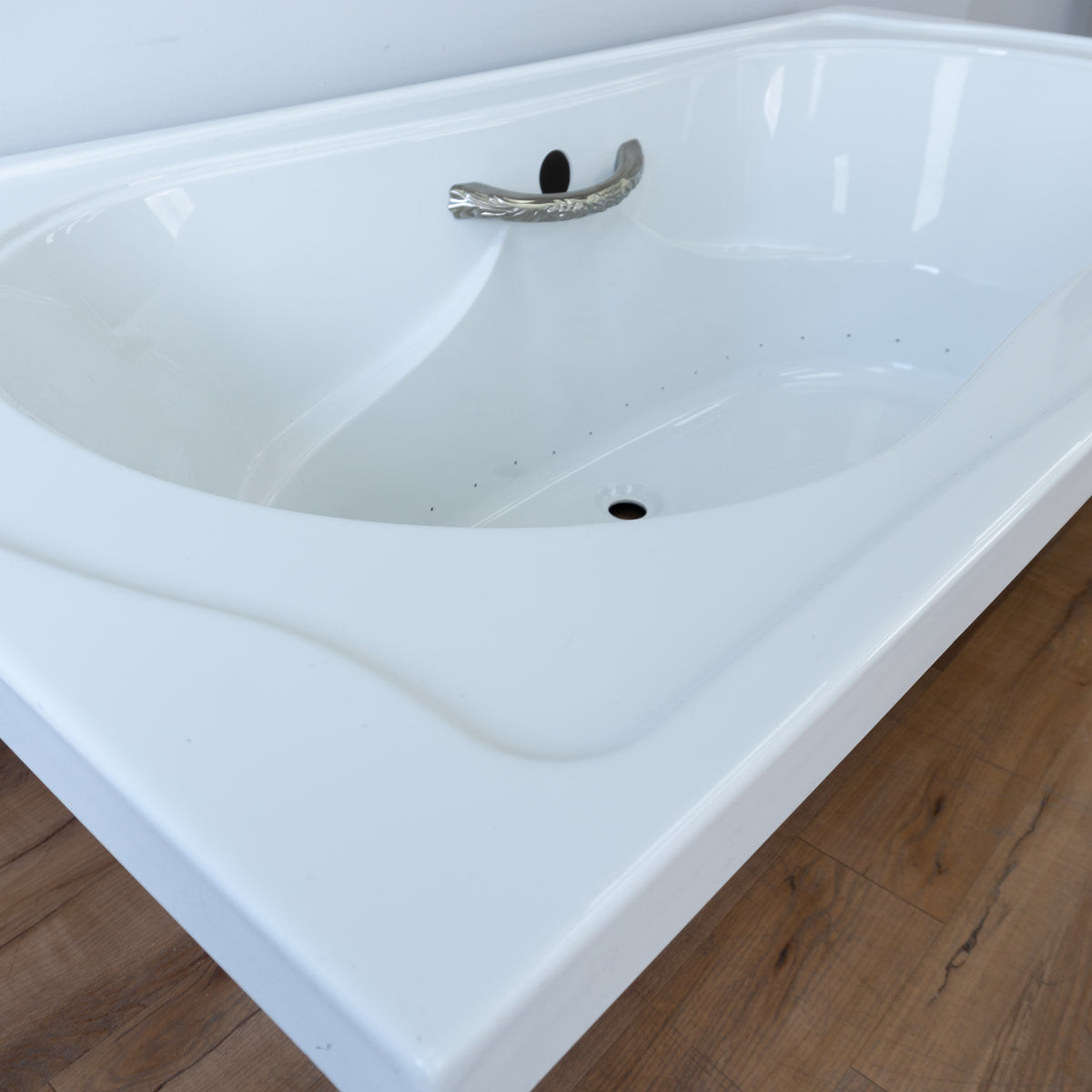 Elegancia Contour Bath Tub - 72" D x 21" H x 42" W