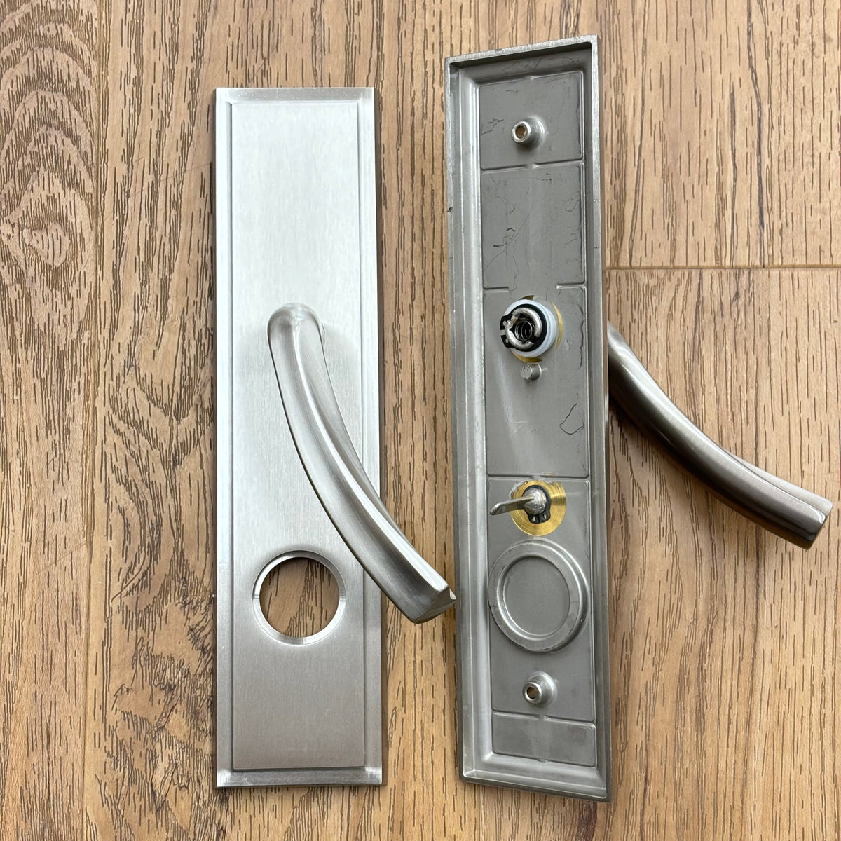 Left-Handed Door Lever with Thumb Turn in Brushed Nickel, 8525BOSSEMLH15