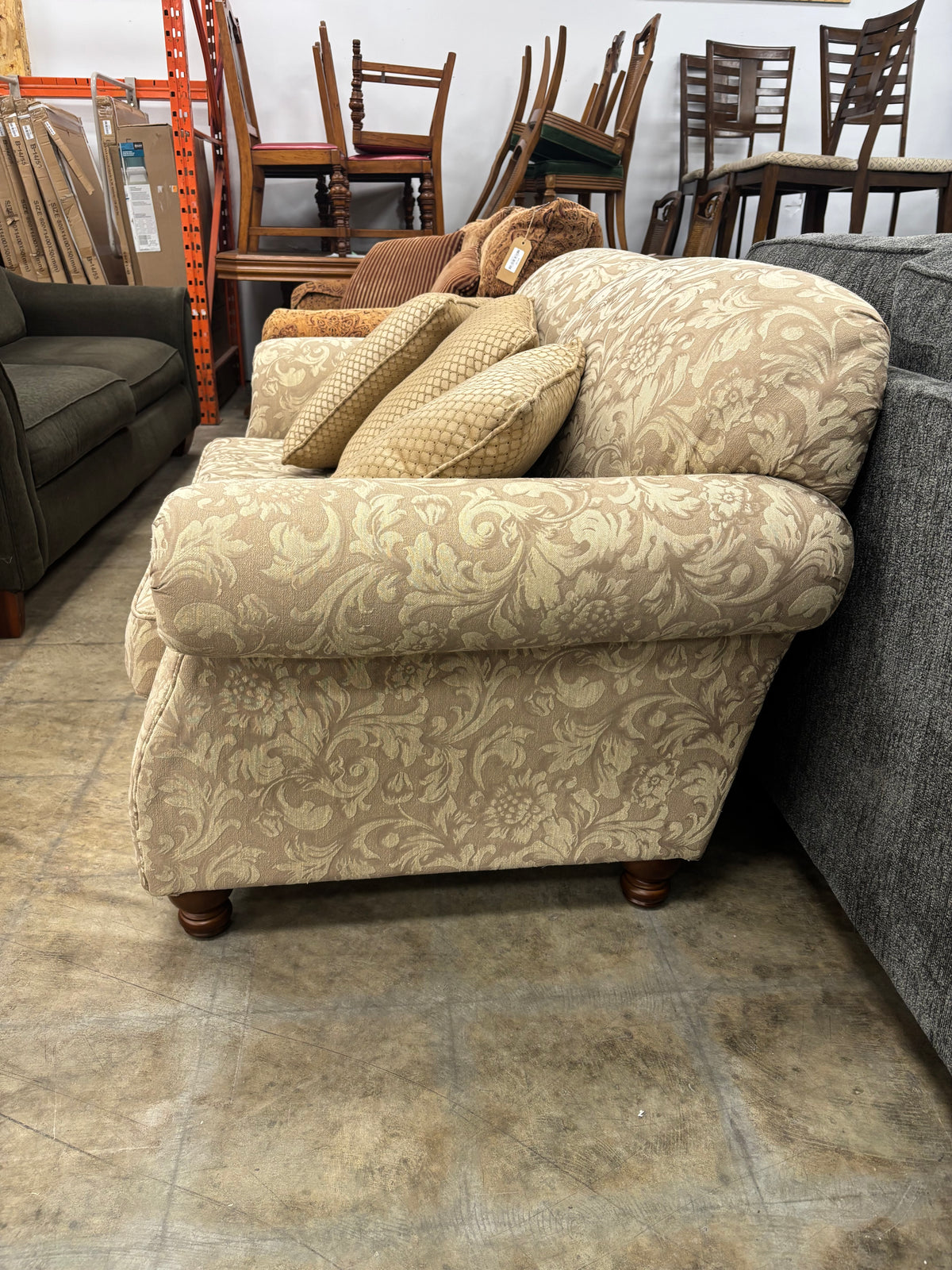 Traditional Cream Floral Loveseat