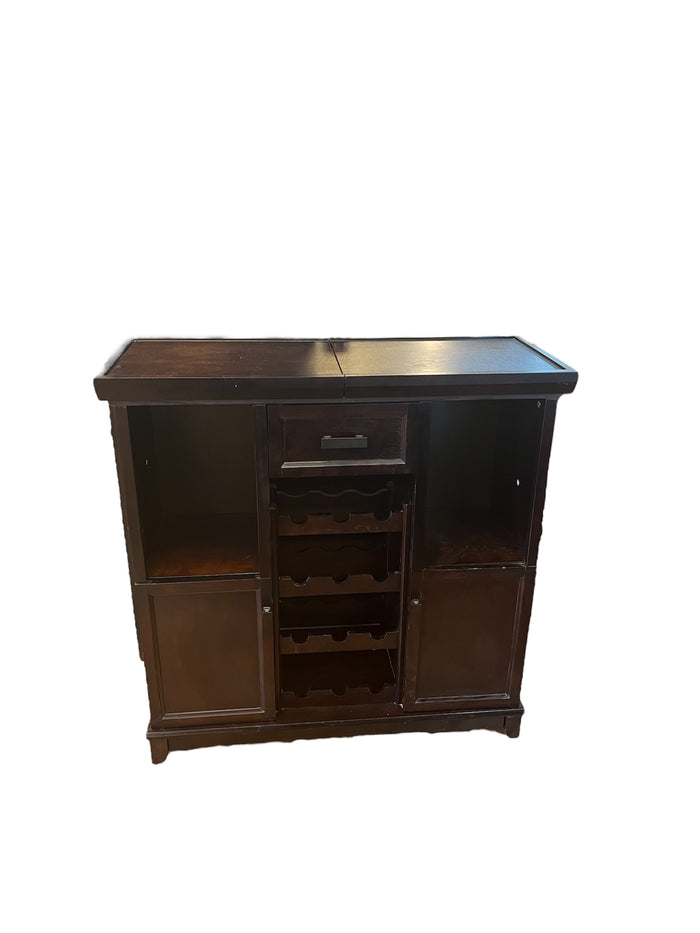 Extendable Liqueur Cabinet With Removable Cutting Board