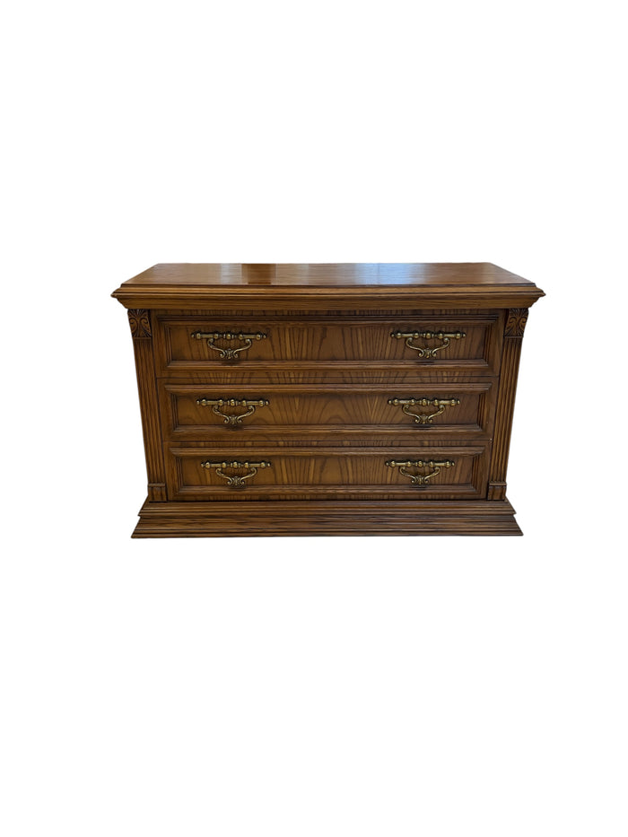 Traditional Three Drawer Dresser With Fluted Corner Columns