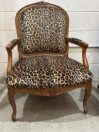 Vintage French Louis XV-style Carved Wood Armchair Featuring Striking Leopard-Print Upholstery and Elegant Cabriole Legs.