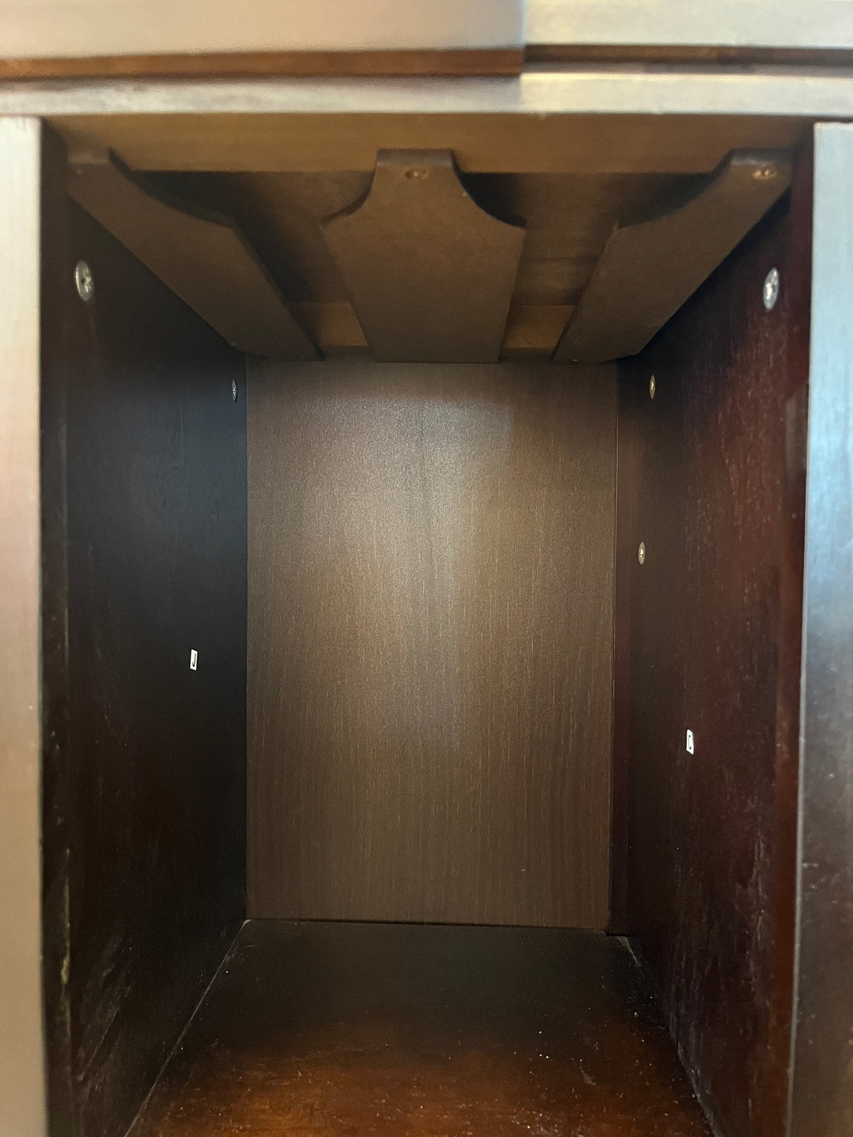 Extendable Liqueur Cabinet With Removable Cutting Board