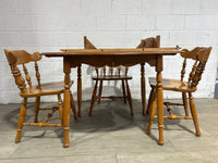 Ditio Dining Set - A Table with Four Chairs