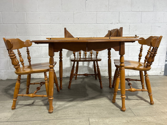 Ditio Dining Set - A Table with Four Chairs