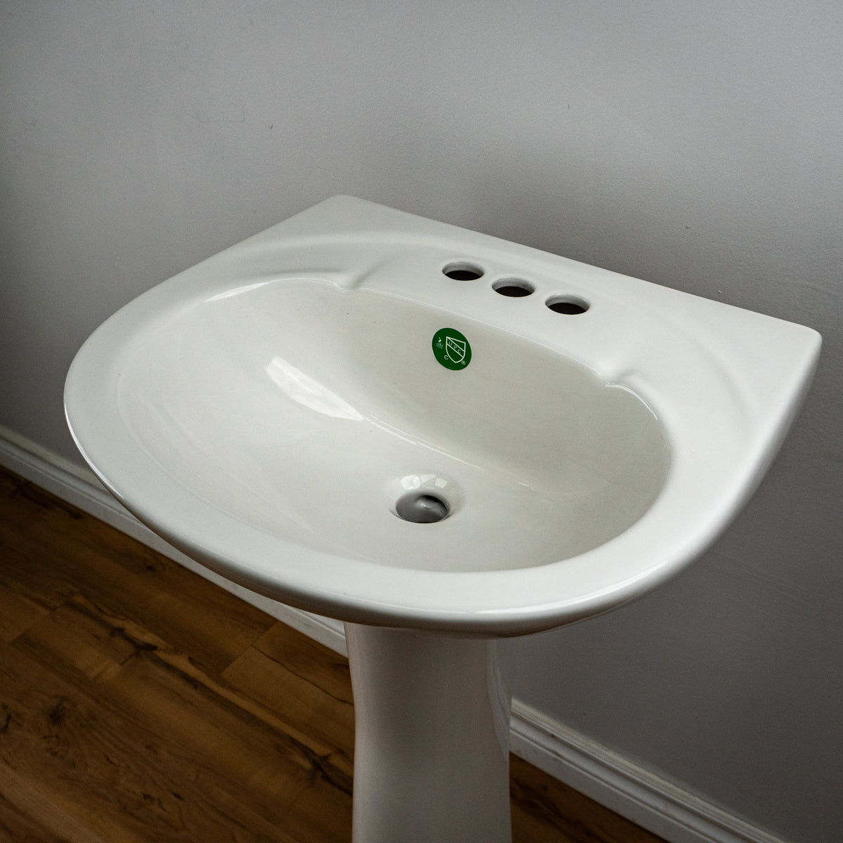 Compact Pedestal Sink in White, 33.375-Inch Tall, 20-Inch Width