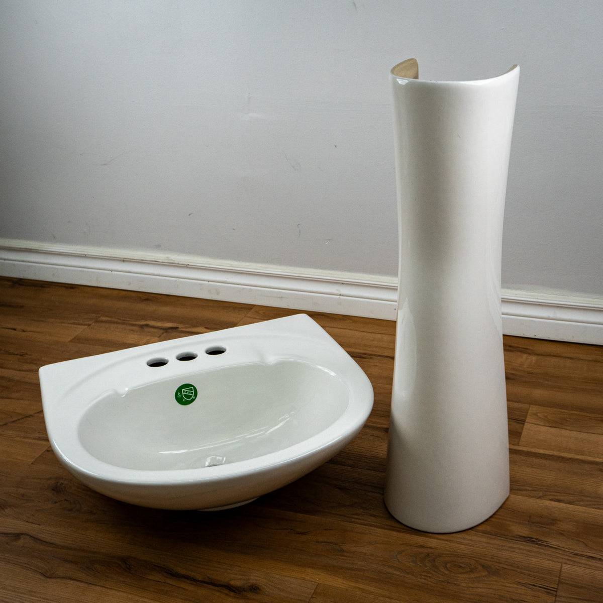 Compact Pedestal Sink in White, 33.375-Inch Tall, 20-Inch Width