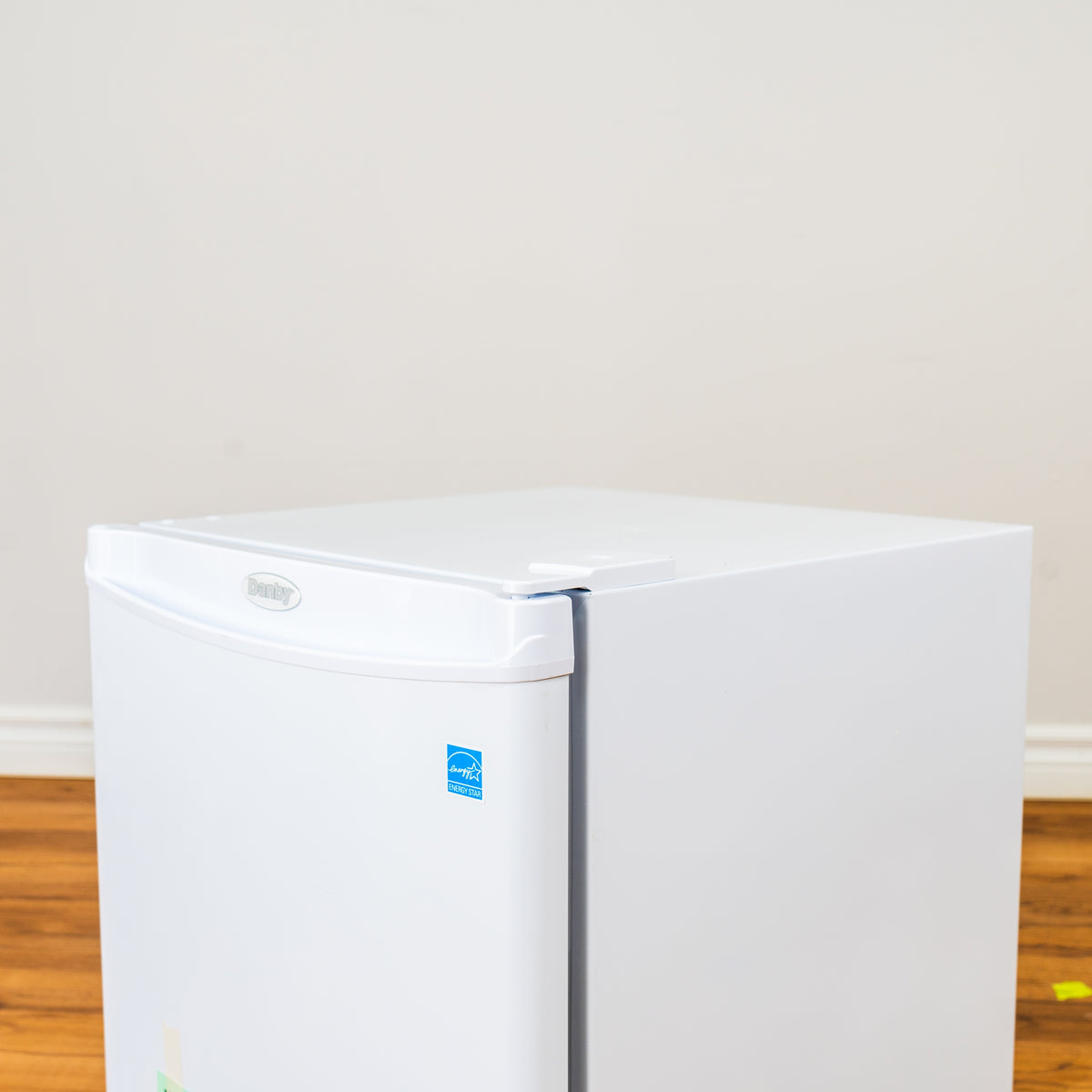 Compact Refrigerator - 1.6 Cu. Ft. - White
