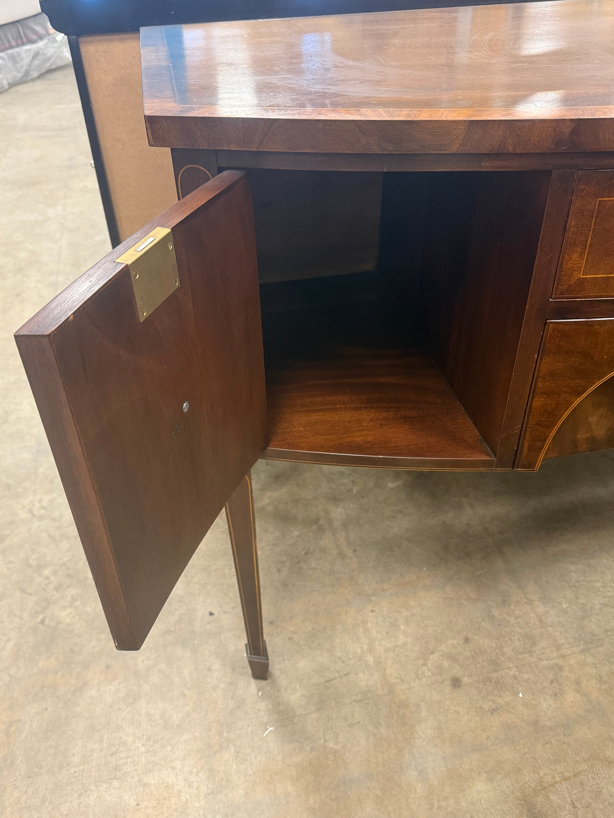Federal Styled Mahogany Brown Bow-Front Sideboard
