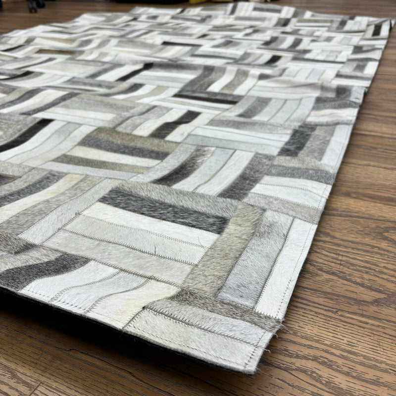 6×9-ft Grey & White Patchwork Rug – Hand-Stitched Cowhide, 250