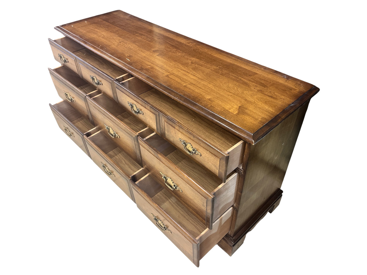 Traditional Two-Tone 8-Drawer Dresser