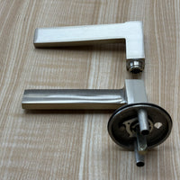 Passage Lever Set, Right Handing in Satin Nickel, 1001LOUMRSRH15