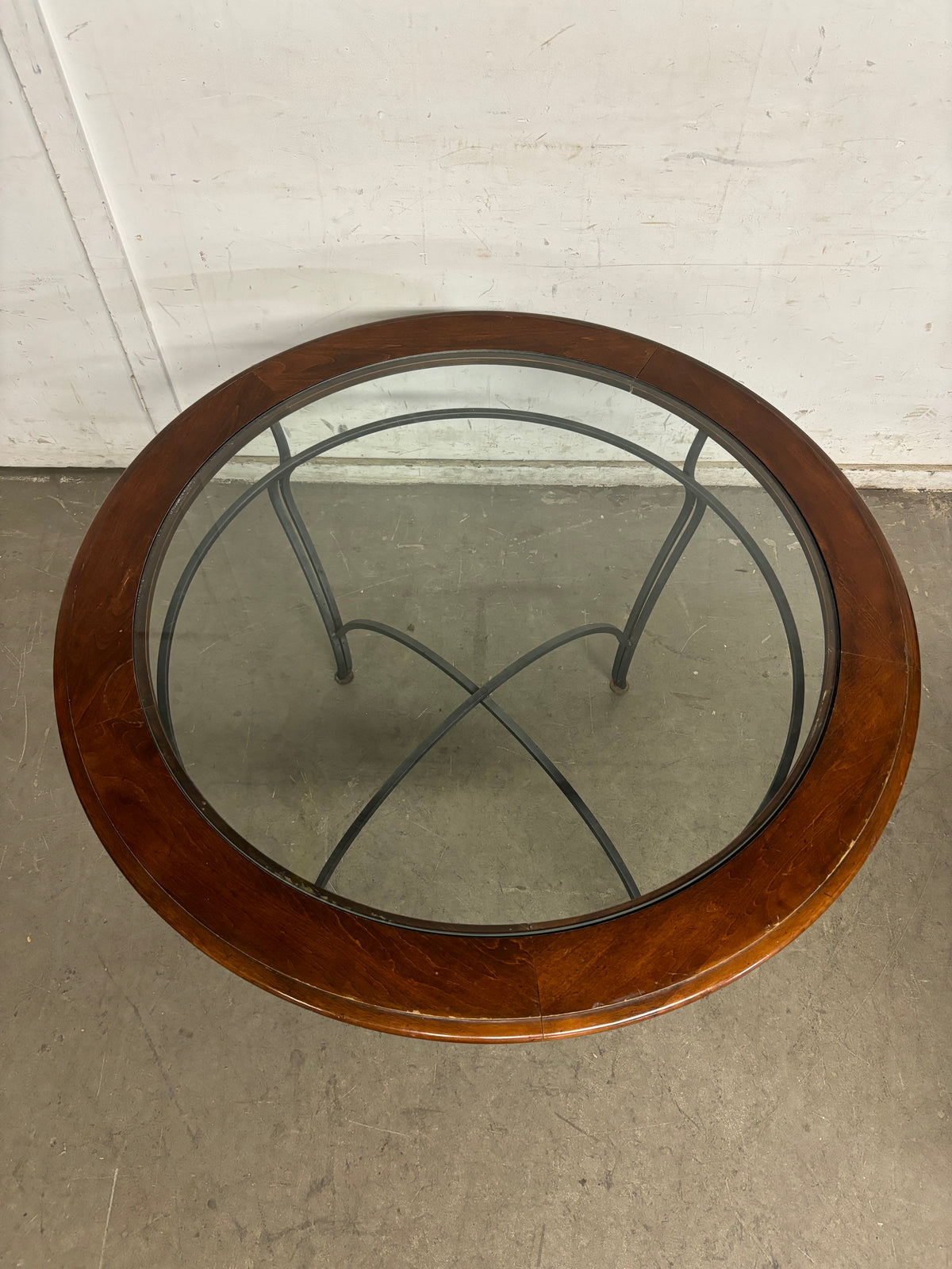 42”Dia Mahogany Round Accent Table