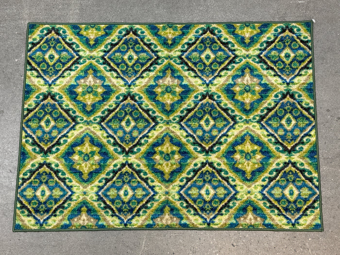 Rug 3.25' x 4.5'