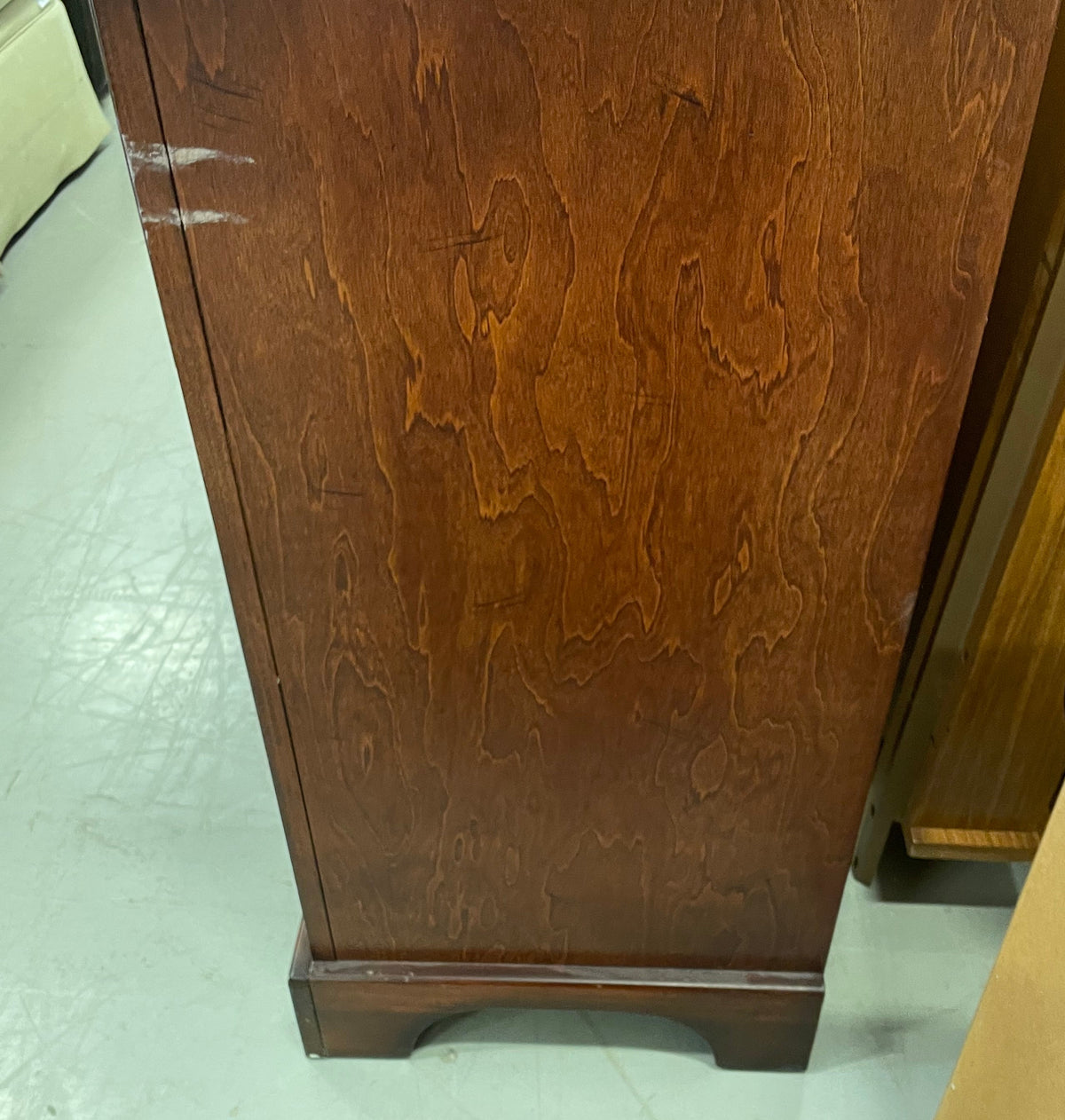 6-drawer Dresser with Attached Mirror (Round Pulls)