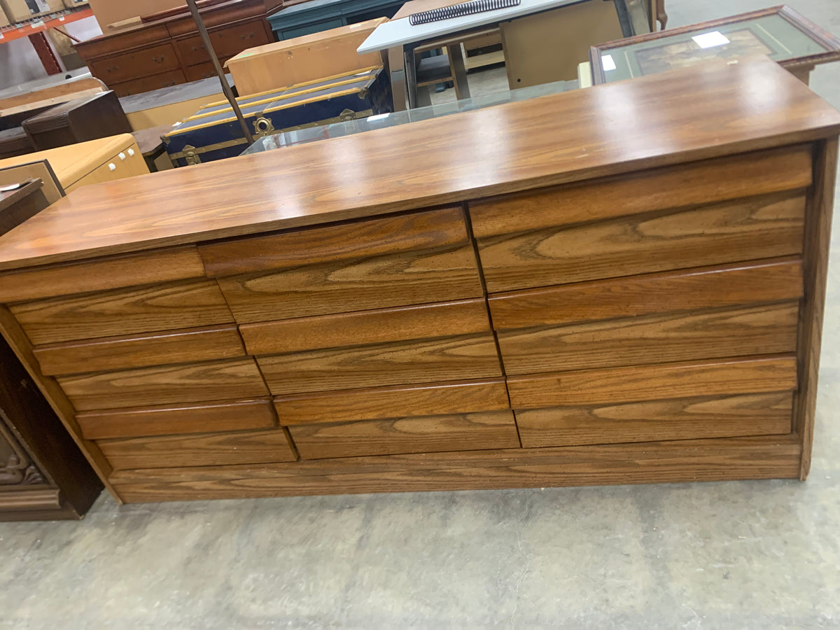 9 Drawer Dresser With Curved Handles