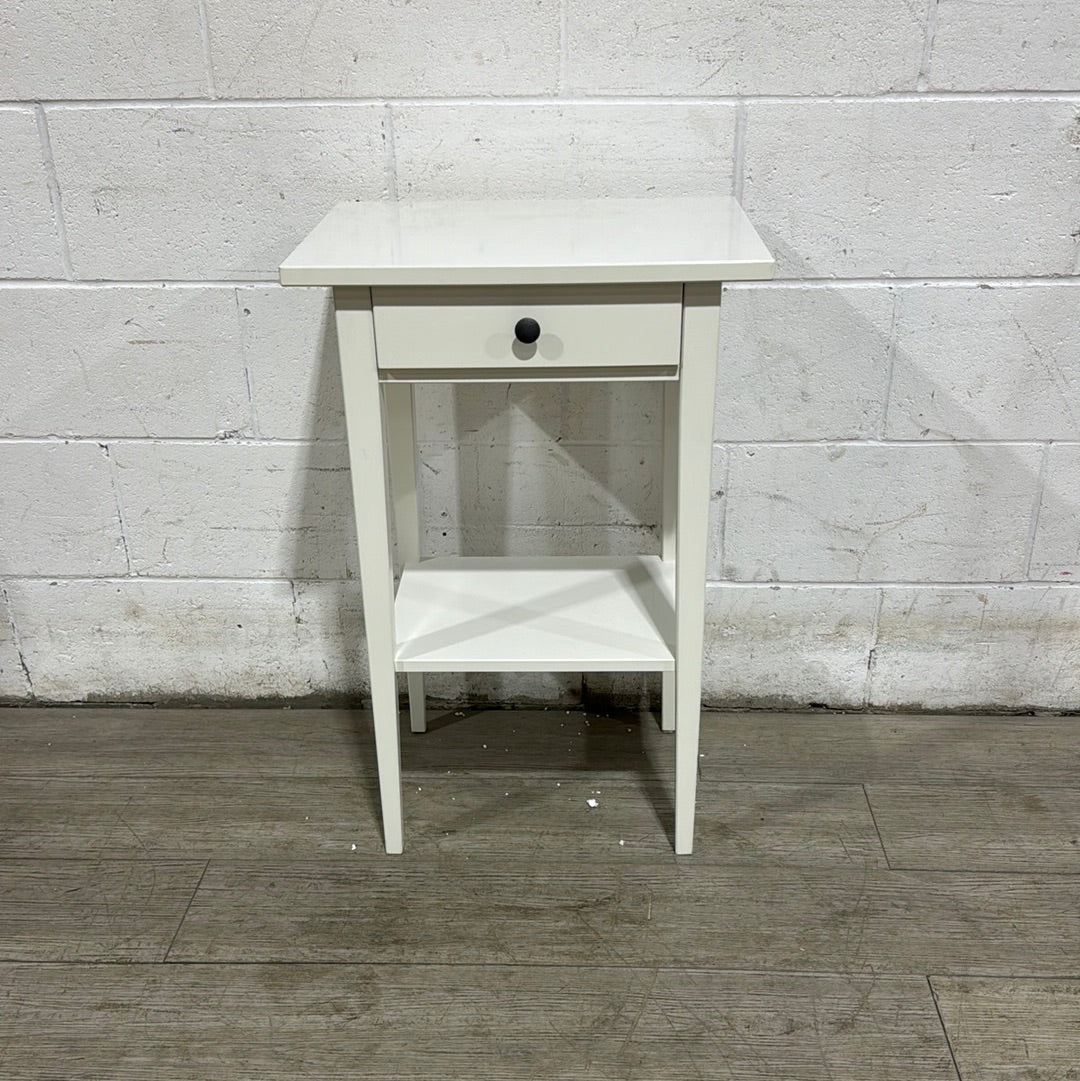 Belso White Nightstand