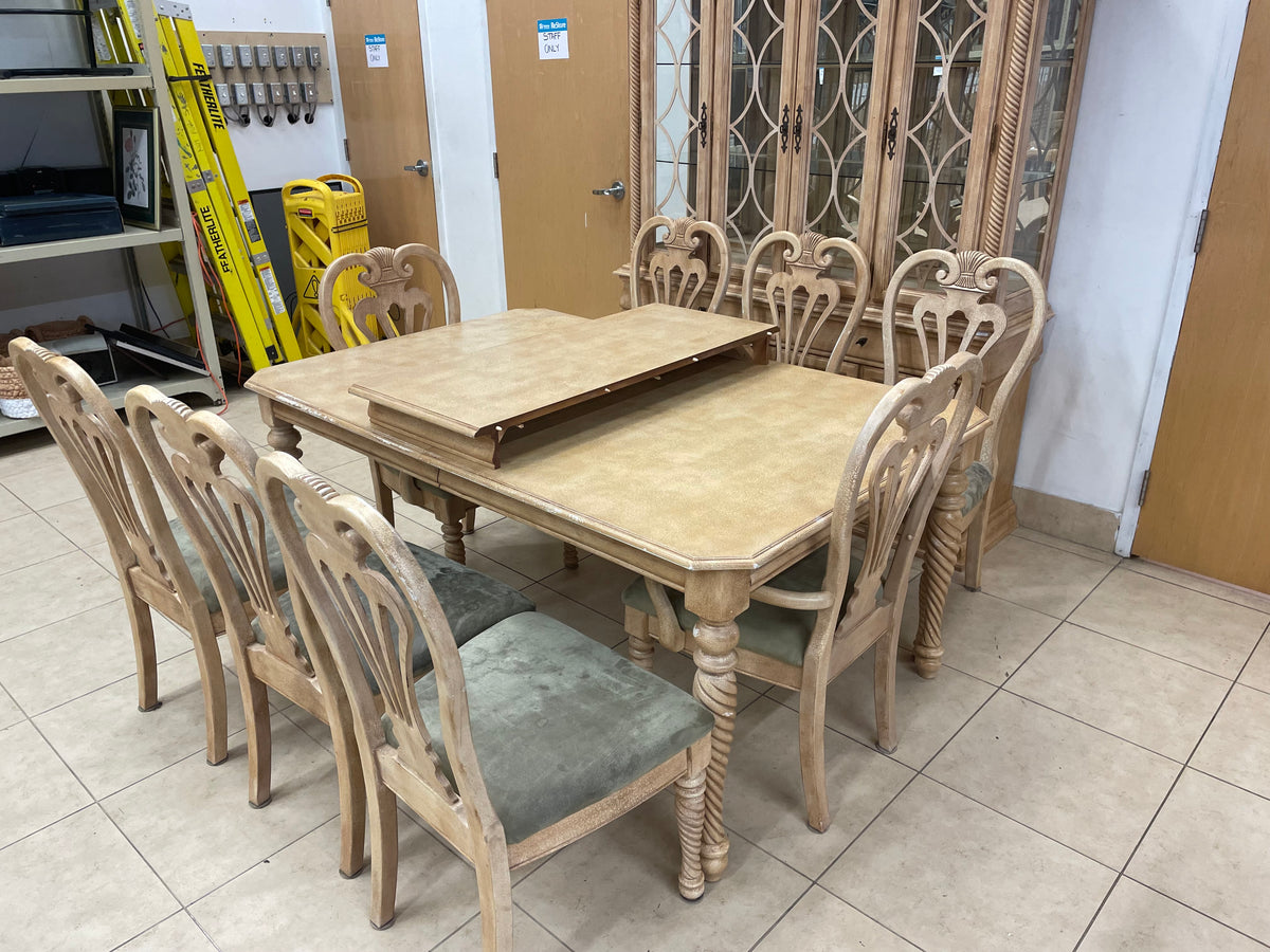 Vintage Dining Table &8 Chairs