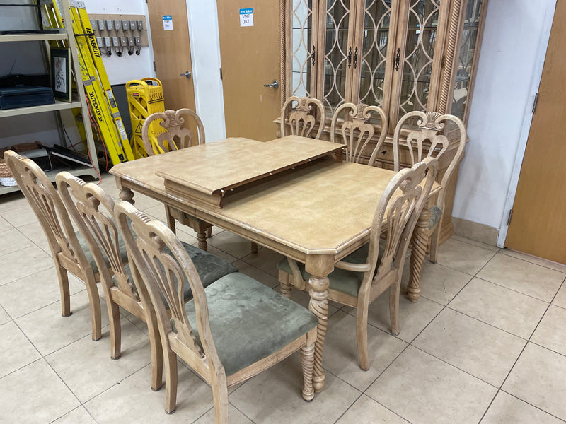 Vintage Dining Table &8 Chairs